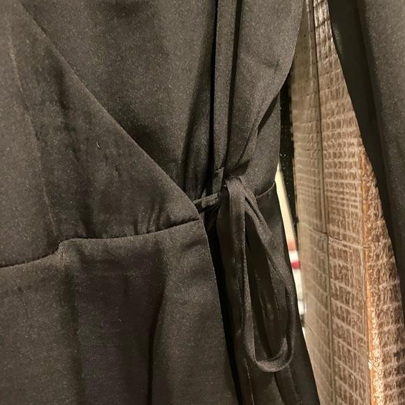 Black silk wrap blouse - Picture 3 of 6
